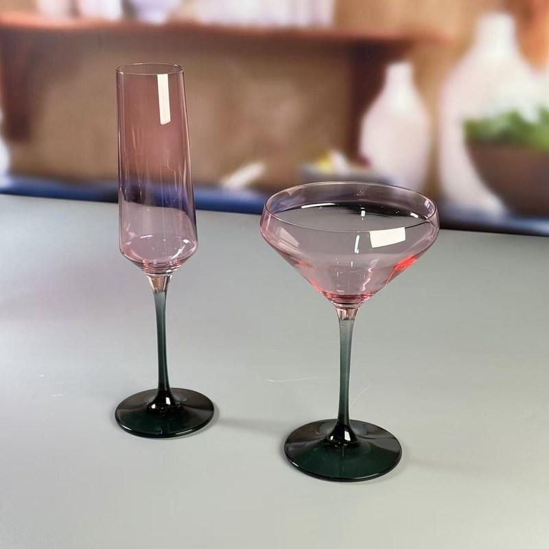 গুণ Hand-blow Color Gradient Wine Glass Set High Quality Crystal Wine Glass For Gift For Weeding কারখানা