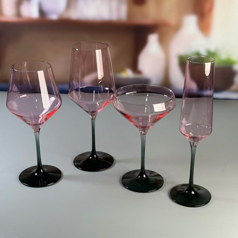 গুণ Hand-blow Color Gradient Wine Glass Set High Quality Crystal Wine Glass For Gift For Weeding কারখানা