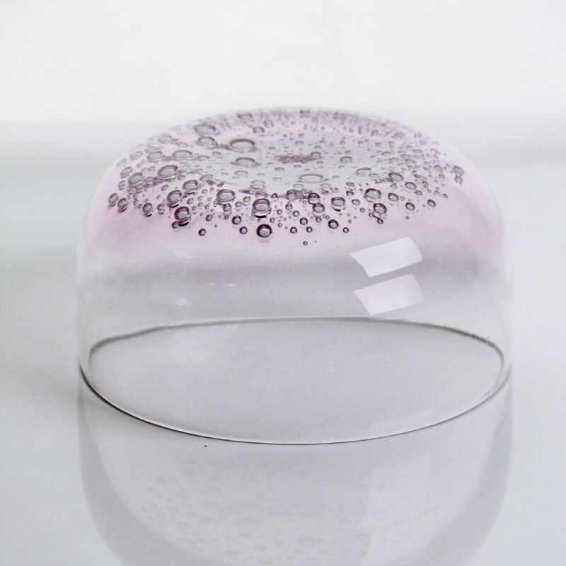 গুণ Crystal Wine Glass handblown with subtle trapped bubbles and a soft lavender to clear gradient combining beauty and durability কারখানা