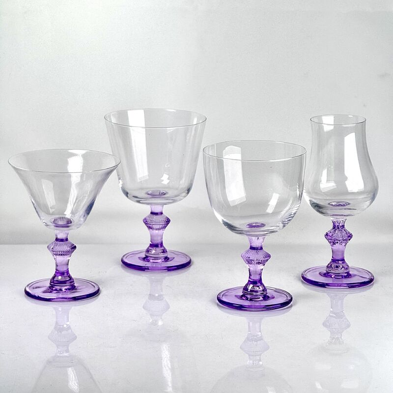 গুণ 4‑Pack Vintage Purple Stem Wine Glasses, Assorted Shapes Clear Cup with Decorative Purple Stem, Handblown Glass Goblets for Wedding Party Home Tabletop Decoration কারখানা