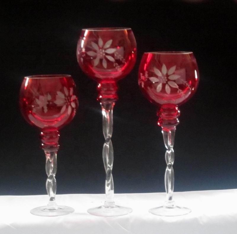 গুণ Tulip Shape Long Stem Candle Holders With Engrave Pattern কারখানা
