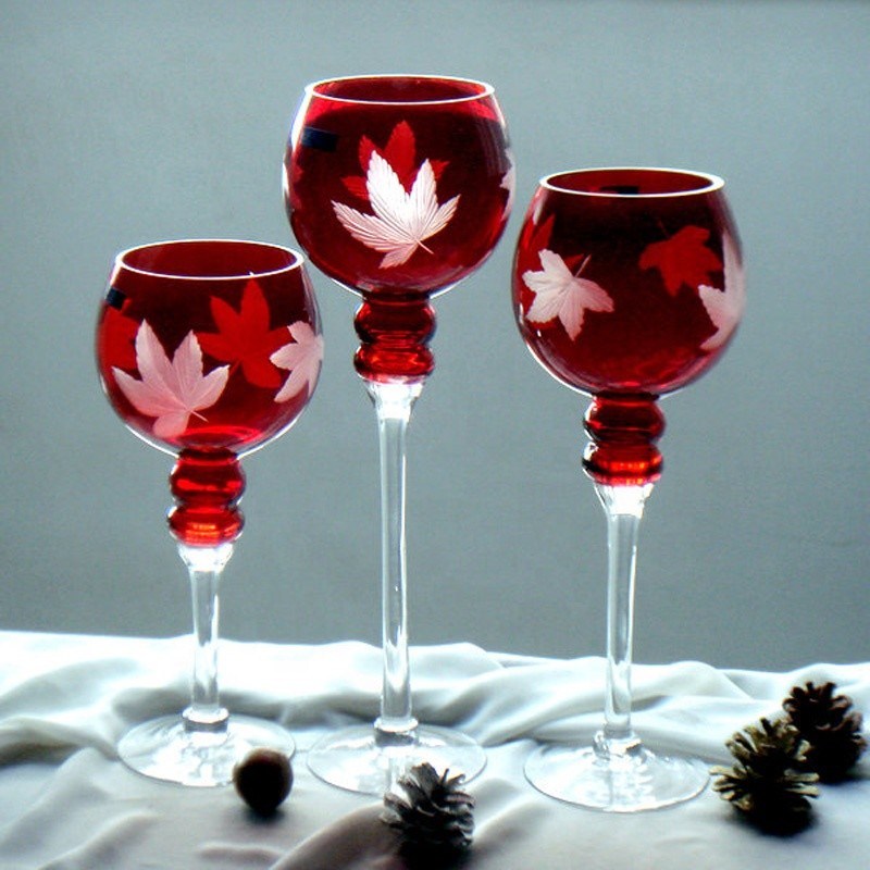 গুণ Hand Cutted Design Red Glass Candle Holders With Color Long Stem কারখানা
