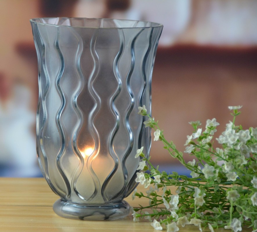 গুণ 8" Grey Embossed Fence Pattern Glass Candle Holders কারখানা