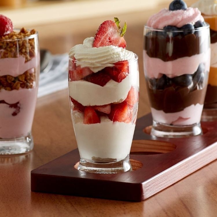 গুণ Handmade 5oz Craft Beer Tasting Kit , Craft Beer Glasses Set With Wooden Paddle কারখানা