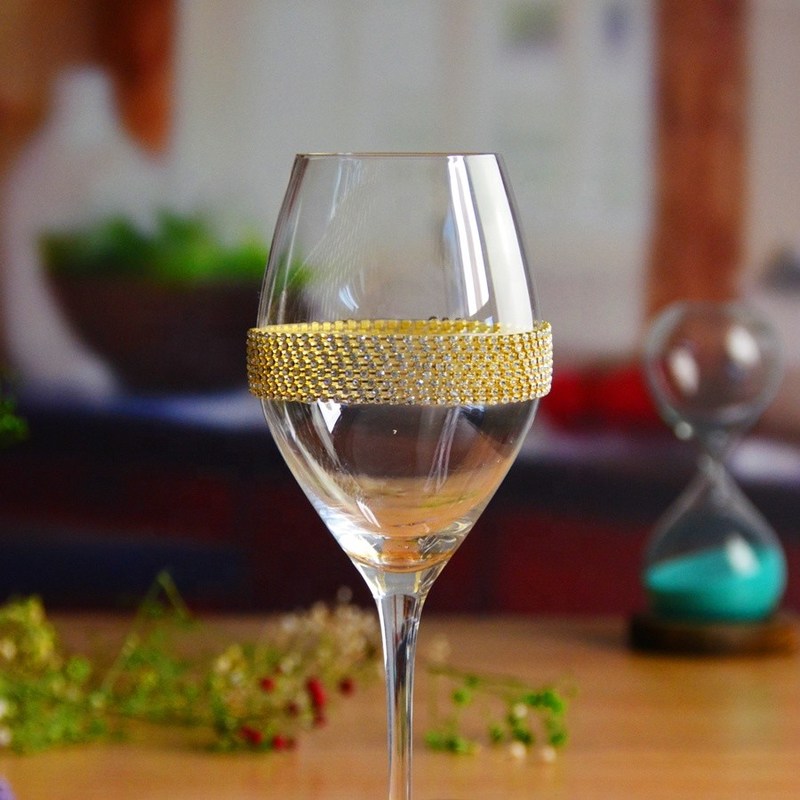 গুণ Diamonds Decorated Crystal Wine Glass As Anniversary Gift কারখানা