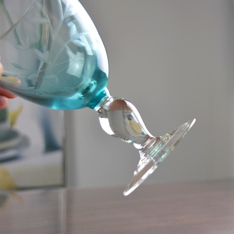 গুণ Vintage Scandinavian Style Engraved Turqoise Crystal Wine Glass , Clear Goblet Glasses কারখানা