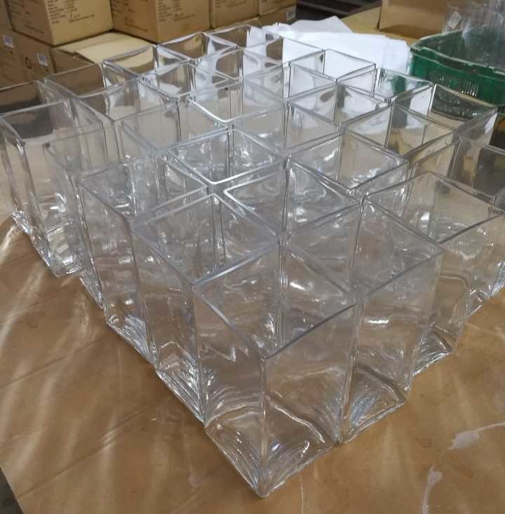 গুণ Handmade Square 8 Inch Glass Vase For Centerpieces কারখানা