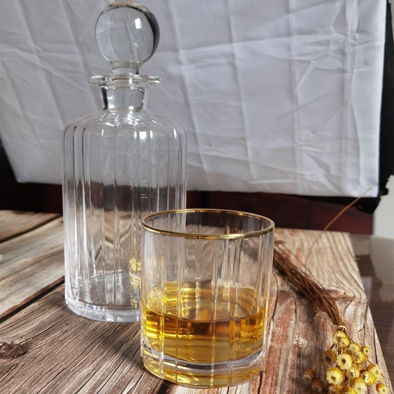 গুণ Customized Gold Rim Whole Set Handmade Whiskey Glass কারখানা