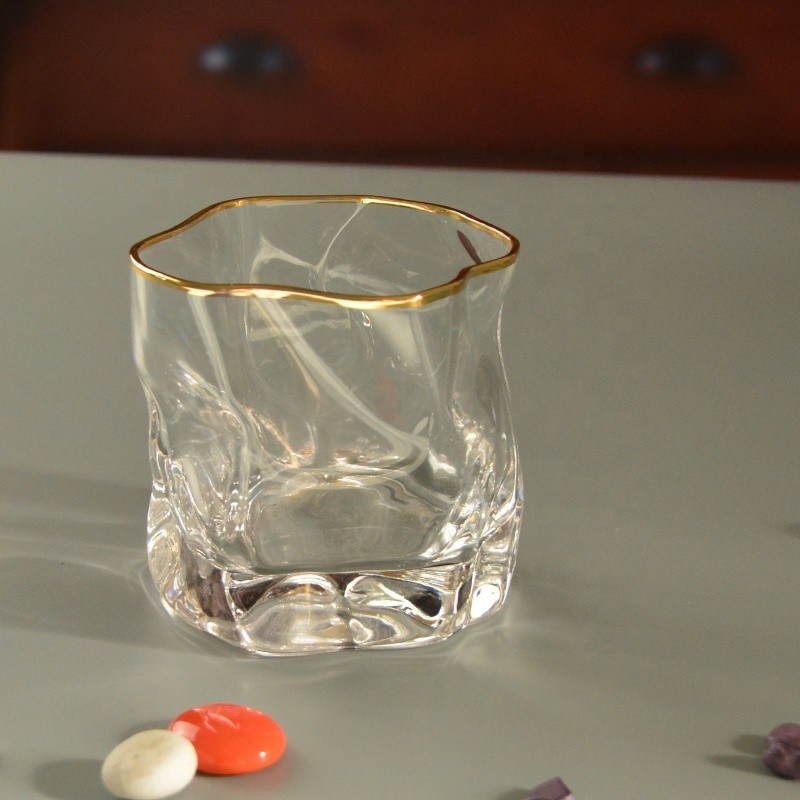 গুণ Irregular Handmade Whiskey Glass With Gold Rim কারখানা