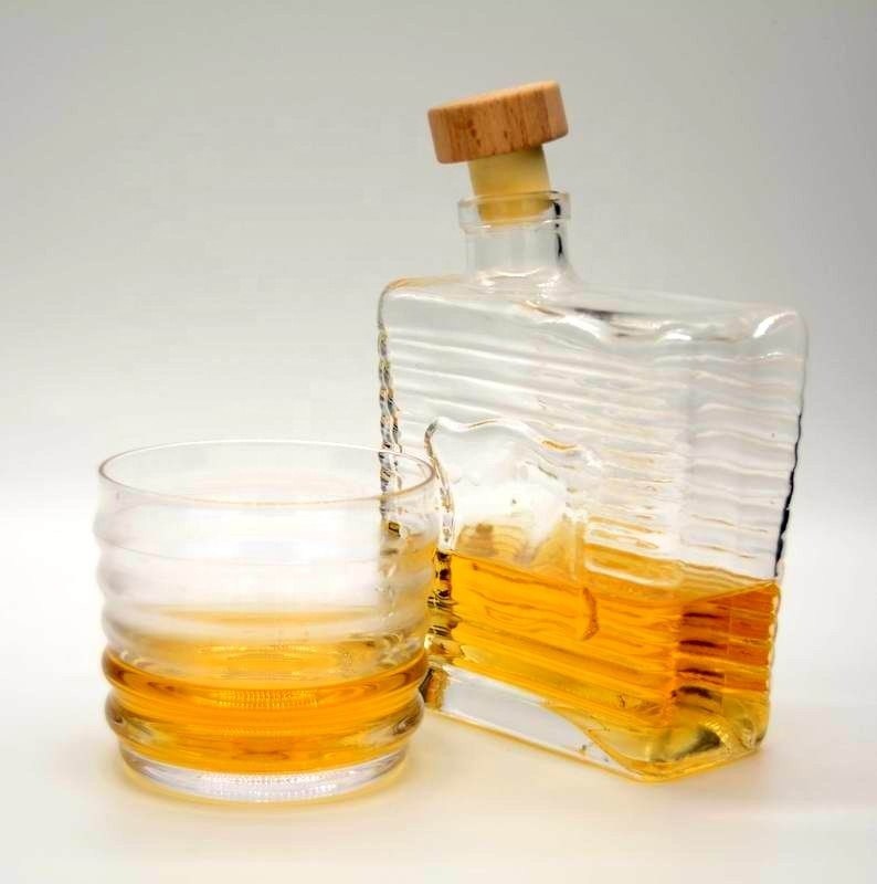 গুণ Anti Skidding Handmade Whiskey Glass With Wave Pattern কারখানা