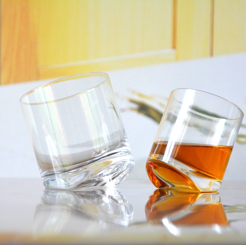 গুণ Lead Free Slanted Bottom Round Whiskey Tasting Glasses কারখানা