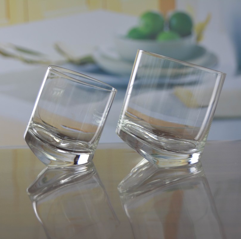 গুণ Lead Free Slanted Bottom Round Whiskey Tasting Glasses কারখানা