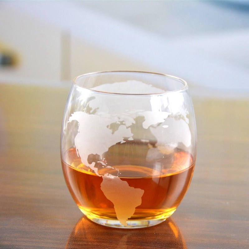 গুণ Globe Design Etched Handmade Whiskey Glass , Whiskey Tasting Glasses For Restaurant কারখানা