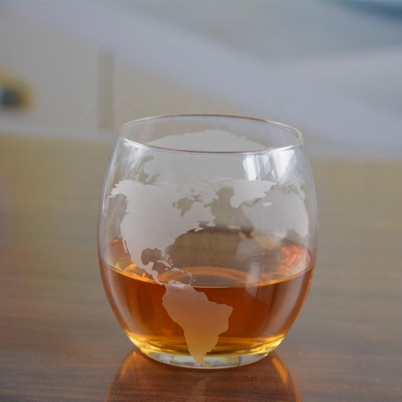 গুণ Globe Design Etched Handmade Whiskey Glass , Whiskey Tasting Glasses For Restaurant কারখানা