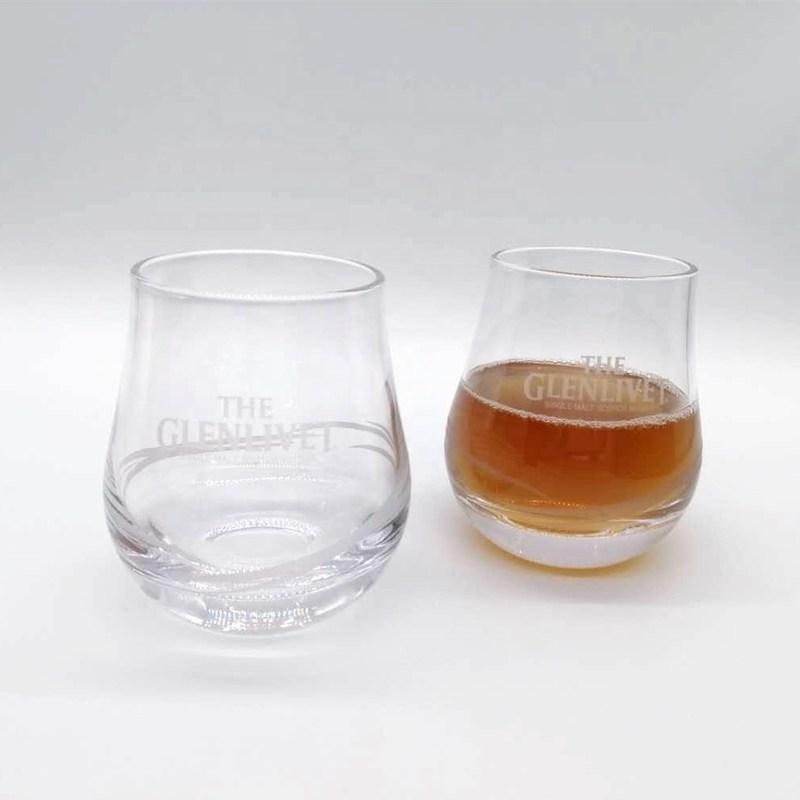 গুণ Old Fashioned Round Handmade Whiskey Glass With Heavey Base কারখানা