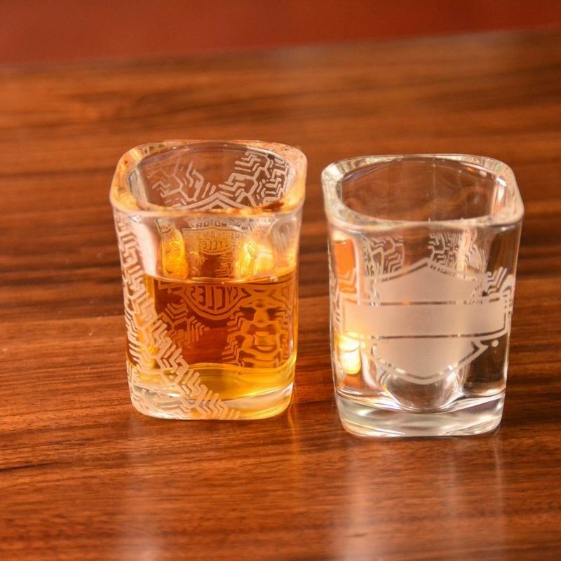 গুণ Brands Logo Square Shot Glasses , Wedding Shot Glasses For Sprit Drinking কারখানা