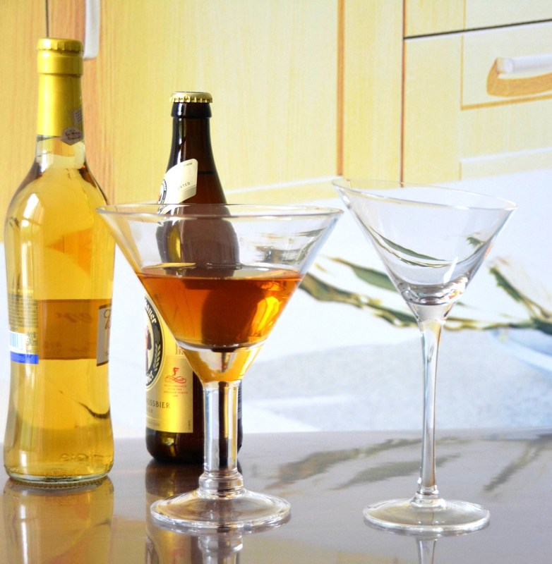 গুণ Unique Customization Thick Stem Crystal Cocktail Glasses কারখানা