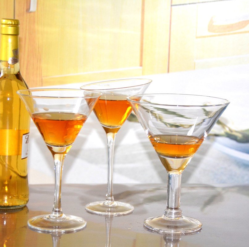 গুণ Unique Customization Thick Stem Crystal Cocktail Glasses কারখানা