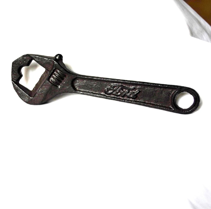 গুণ Spanner Shape Cast Iron Bottle Opener কারখানা
