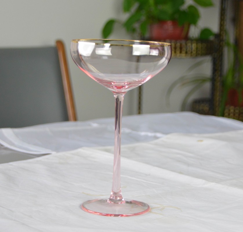 গুণ Pink Crystal Cocktail Glasses কারখানা