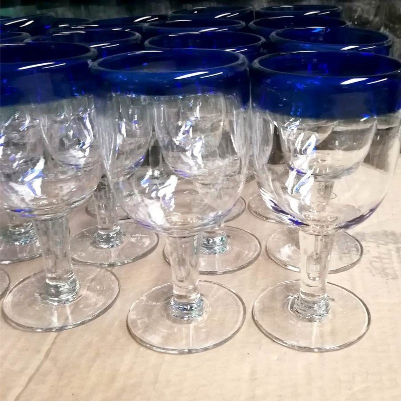 গুণ Blue Rim Mexican Drinking Glass Crystal Wine Glass , Red Glass Wine Glasses কারখানা