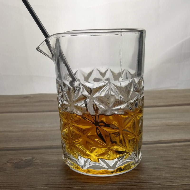 গুণ 450ml Engraved Scotch Mixing Glasses With Embossed Pattern কারখানা