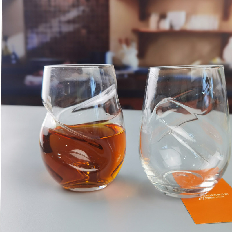 গুণ Twisted Swirling Crystal Red Wine Glasses 250ml Stemless কারখানা