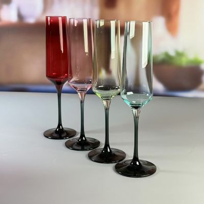 গুণ Hand-blow Color Gradient Wine Glass Set High Quality Crystal Wine Glass For Gift For Weeding কারখানা