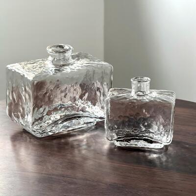 গুণ Rectangular Clear Hammered Glass Vase - Modern Minimalist Decorative Flower Vase for Table Centerpiece কারখানা