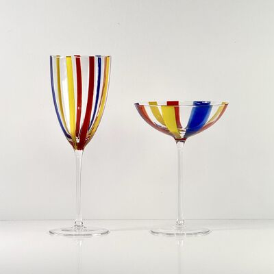 গুণমান Hand Blown Art Glass Goblet & Coupe Glass Set, Vibrant Red Yellow Blue Vertical Cane Stripes Murano Style Stemmed Wine & Martini Glasses for Bar, Party & Gift কারখানা