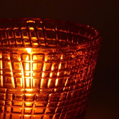 গুণ Embossed Linen Pattern Solid Amber Glass Tea Light Holders কারখানা