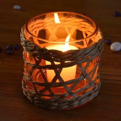 গুণ Round Creative Glass Candle Holders With Wicker Sleeve কারখানা