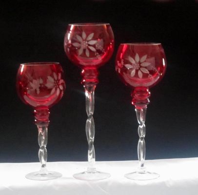 গুণ Tulip Shape Long Stem Candle Holders With Engrave Pattern কারখানা