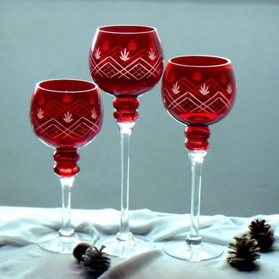 গুণ Hand Cutted Design Red Glass Candle Holders With Color Long Stem কারখানা