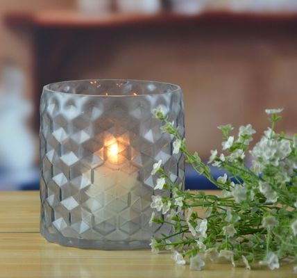 গুণ 8" Grey Embossed Fence Pattern Glass Candle Holders কারখানা