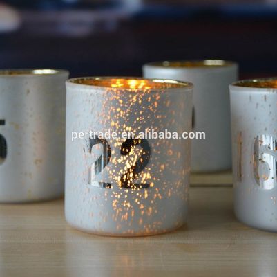 গুণ Electroplated Matte Glass Candle Holders With Morden Pattern কারখানা
