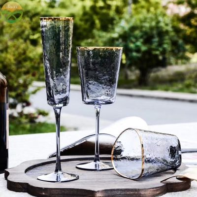 গুণ Hammer Texture Crystal Wine Glass In Triangle Shape কারখানা