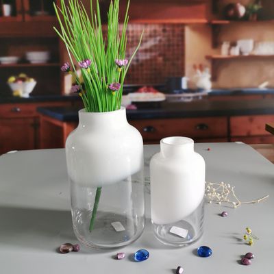 গুণ Hand Made Solid White Top Half Ceramic Glass Jar Vase কারখানা