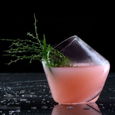 গুণ New Style Unique Shaped Crystal Whiskey Glasses , Tumbler Drinking Glass For Home কারখানা