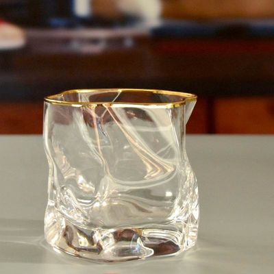 গুণ Irregular Handmade Whiskey Glass With Gold Rim কারখানা