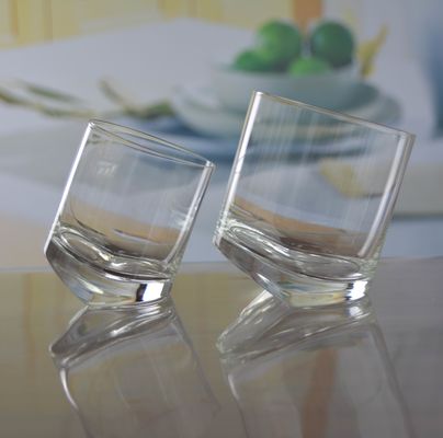 গুণ Lead Free Slanted Bottom Round Whiskey Tasting Glasses কারখানা