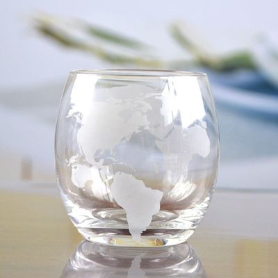 গুণ Globe Design Etched Handmade Whiskey Glass , Whiskey Tasting Glasses For Restaurant কারখানা