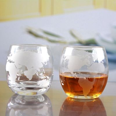 গুণ Globe Design Etched Handmade Whiskey Glass , Whiskey Tasting Glasses For Restaurant কারখানা