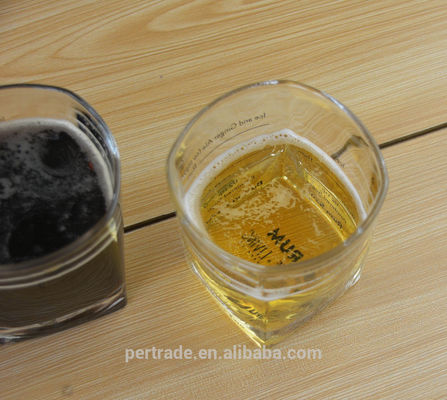 গুণ Set Of Four Square 240ml Fancy Whiskey Glass With Decal কারখানা