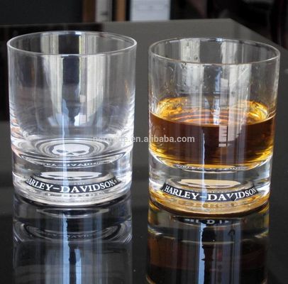 গুণ Logo Debossed Bottom Whiskey Tumbler Glass , Crystal Scotch Glasses For Brands Gift কারখানা