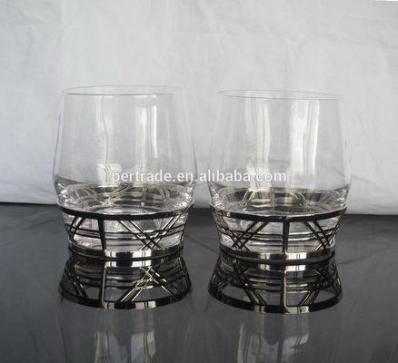 গুণ Retro Style Metal Base Rock Glass Handmade Whiskey Glass , Crystal Whisky Glasses কারখানা