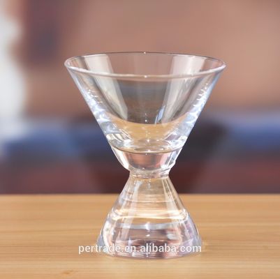 গুণ 80ml Heavy Duty Cone Stem Vintage Crystal Martini Glasses কারখানা
