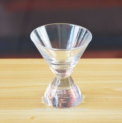 গুণ 80ml Heavy Duty Cone Stem Vintage Crystal Martini Glasses কারখানা