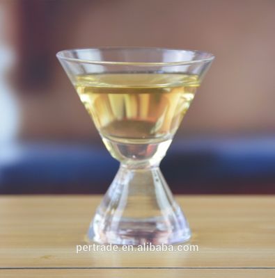 গুণ 80ml Heavy Duty Cone Stem Vintage Crystal Martini Glasses কারখানা