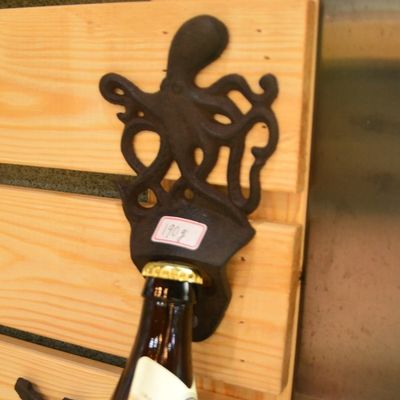 গুণ Rustic Wall Mounted Octopus Antique Cast Iron Bottle Opener কারখানা